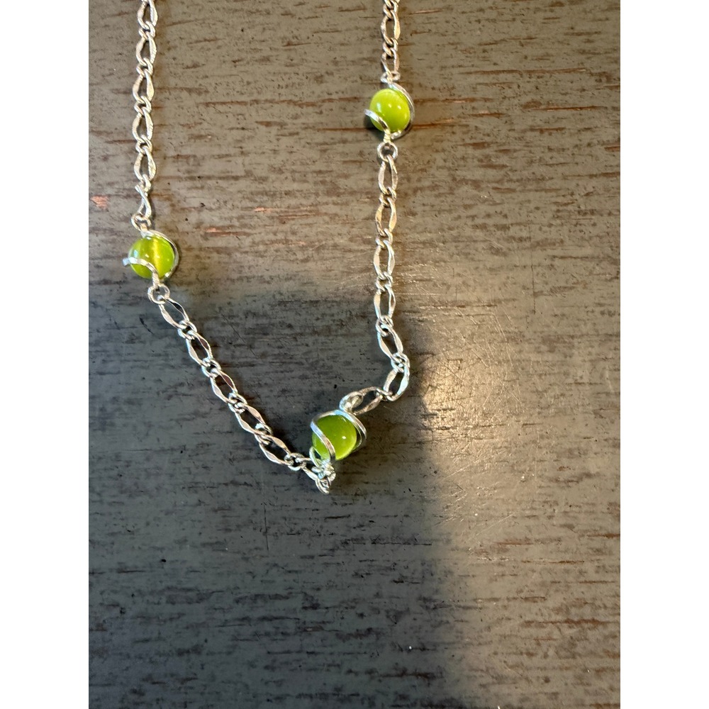 vintage Silver Tone Lime Green Cat Eye Bead Wire Wrapped Station Necklace 18" - Picture 2 of 4